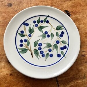georgetown Pottery ME Footed 11” Dinner plate Blueberry Pattern